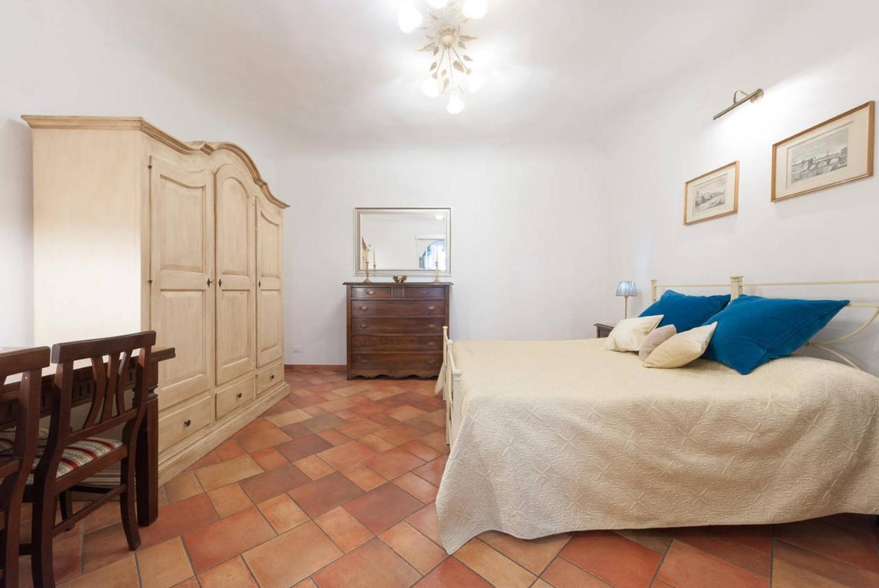 Love Weekend Near Piazza Ognissanti Florence Room photo